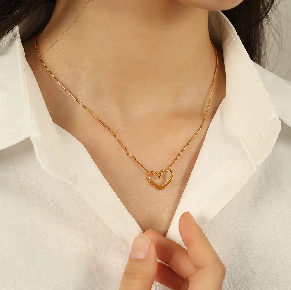 Hollow Heart Pendant Neckchain